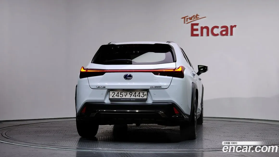 Lexus UX — фото 4