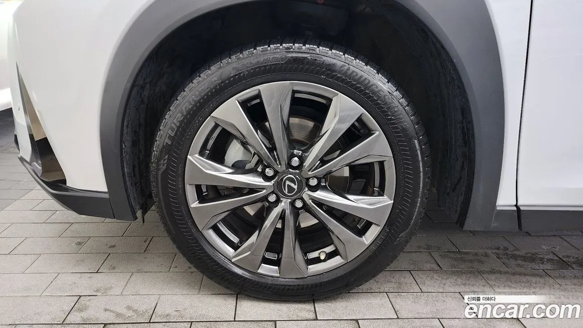 Lexus UX — фото 5