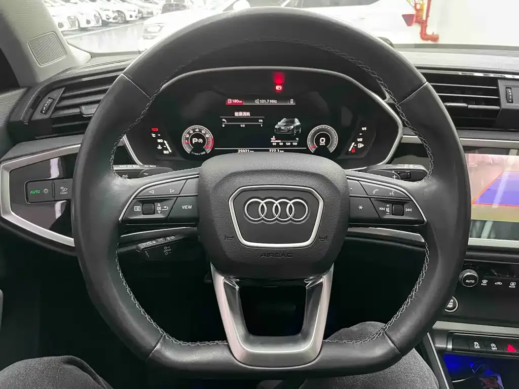 Audi Q3 — фото 9