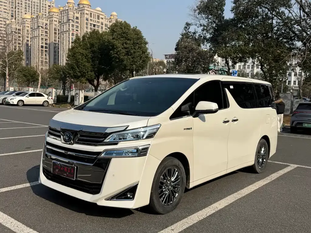 Toyota Vellfire — фото 1