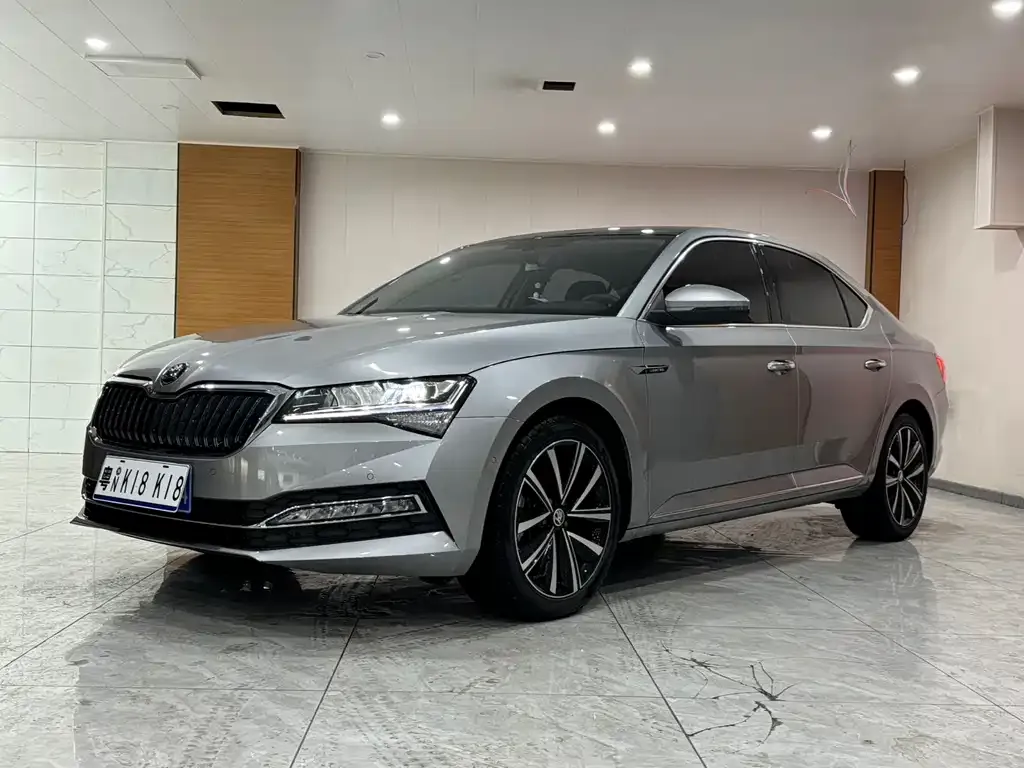 Skoda Superb — фото 1