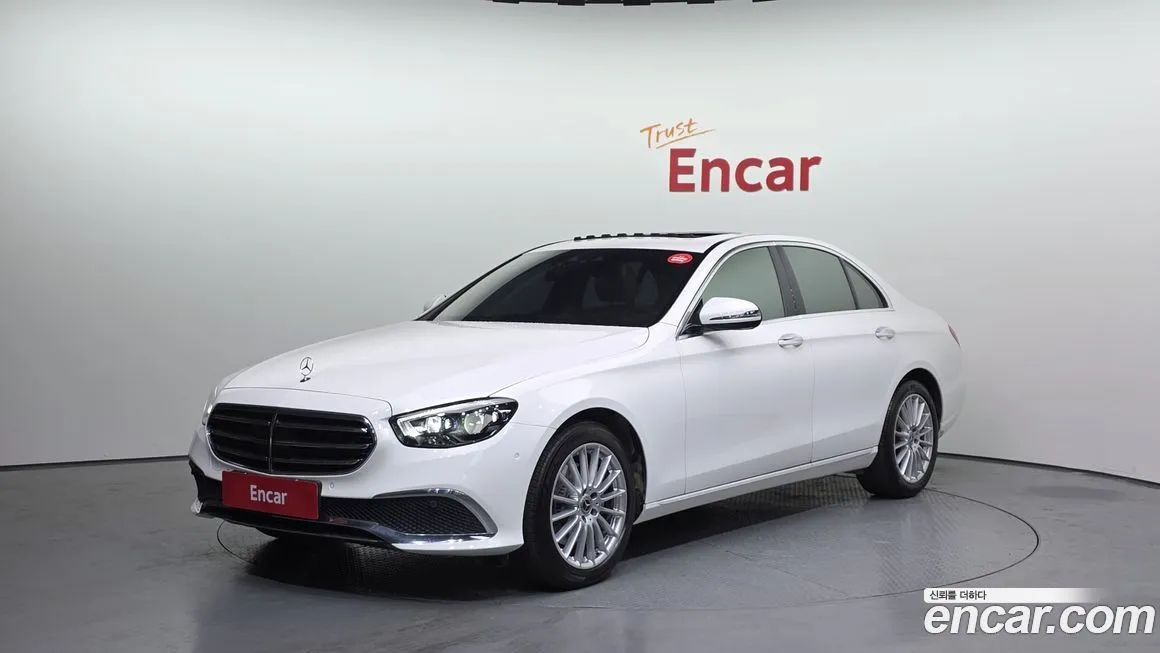 Mercedes-Benz E-Class — фото 1