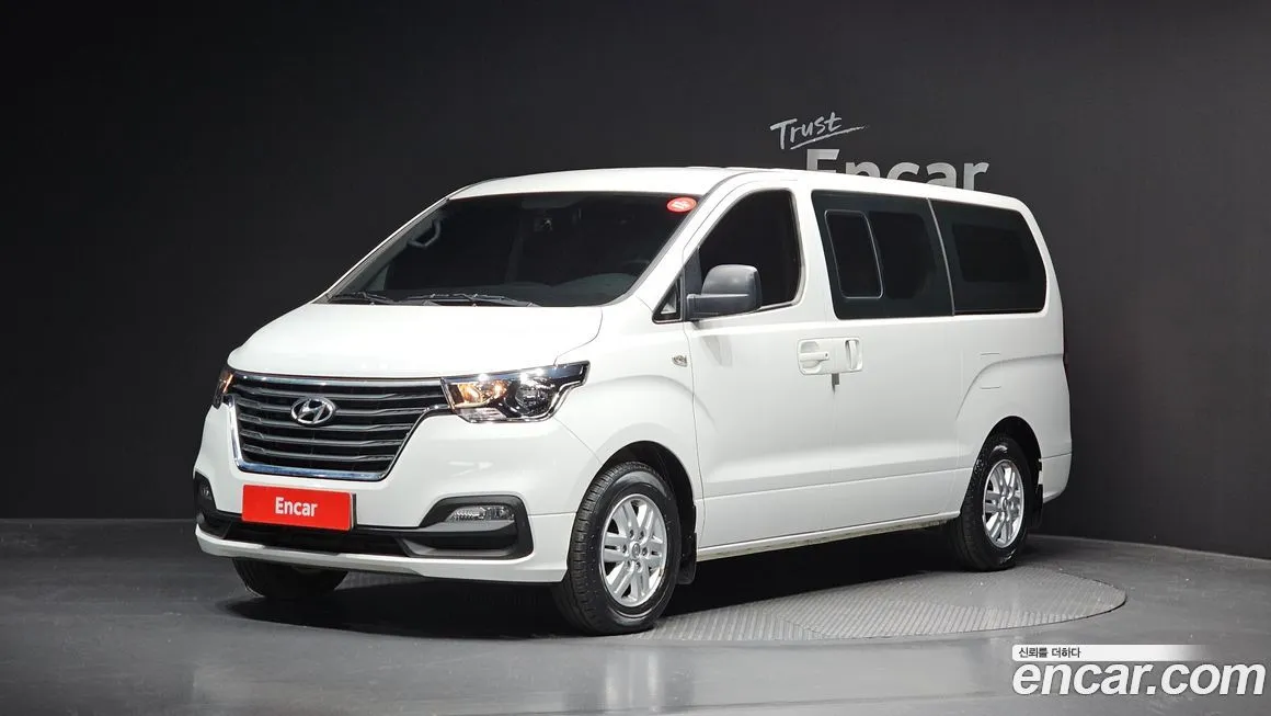 Hyundai Starex — фото 1