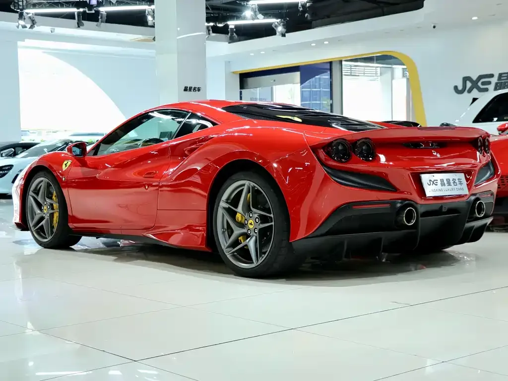 Ferrari F8 — фото 10