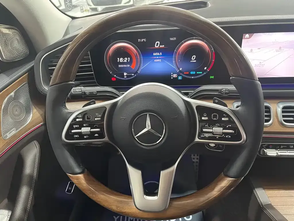 Mercedes-Benz GLS — фото 3