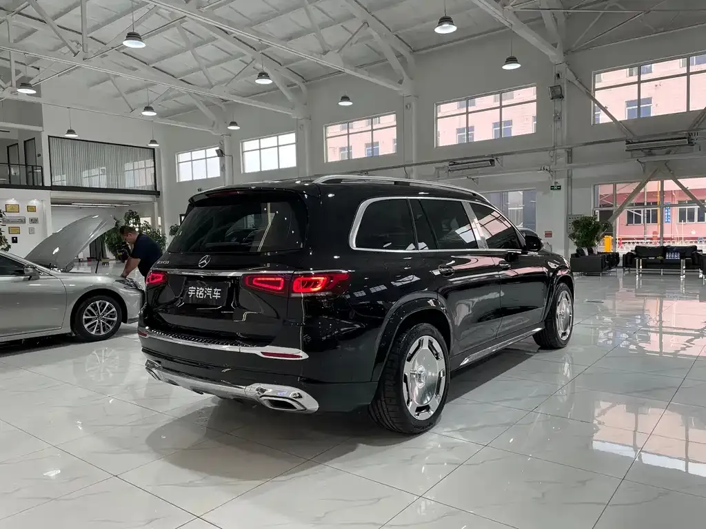 Mercedes-Benz GLS — фото 9