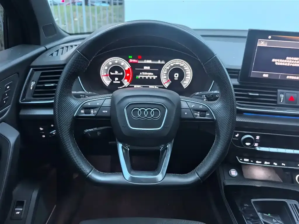 Audi Q5L Sportback — фото 3