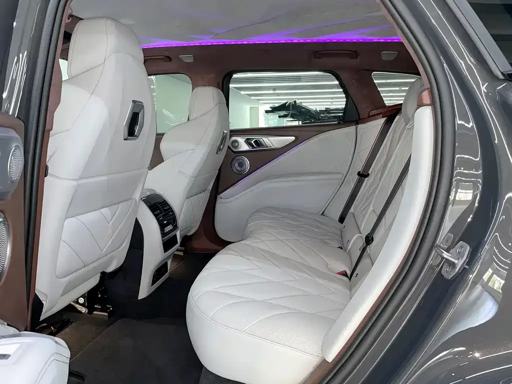 BMW XM — фото 9