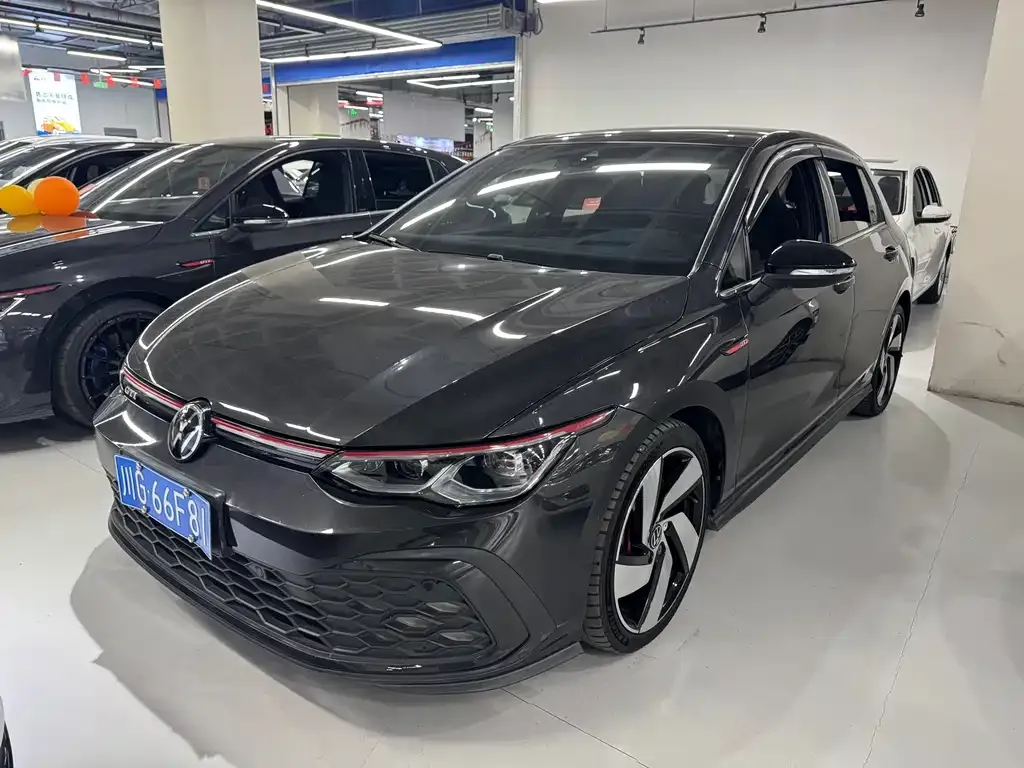 Volkswagen Golf GTI — фото 1