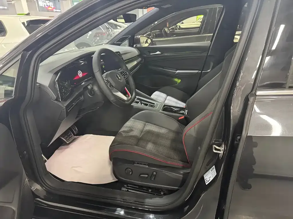 Volkswagen Golf GTI — фото 7