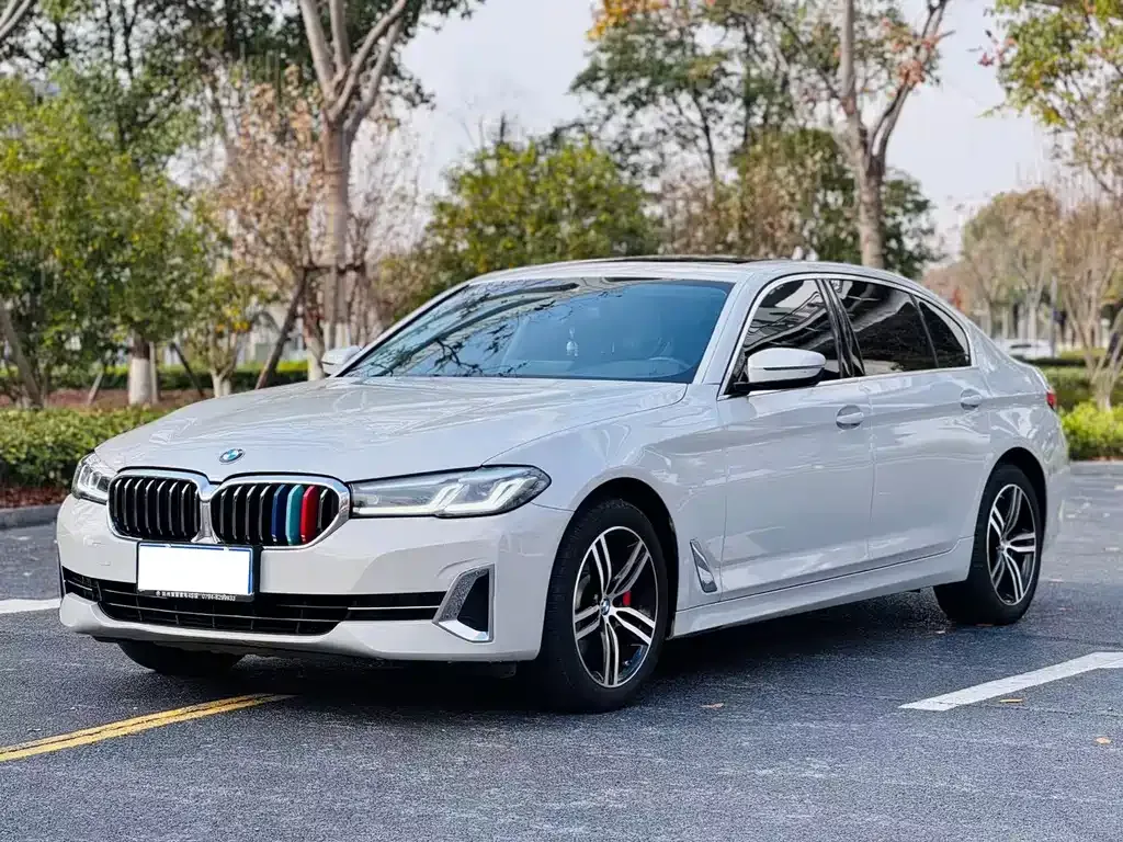 BMW 5 Series — фото 1