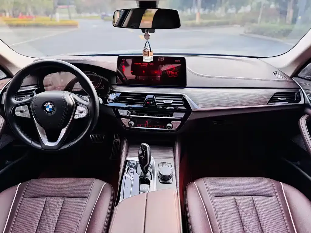 BMW 5 Series — фото 4