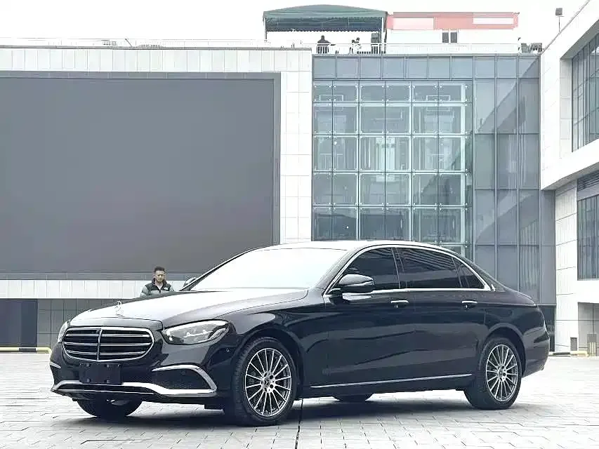 Mercedes-Benz E-Class — фото 1