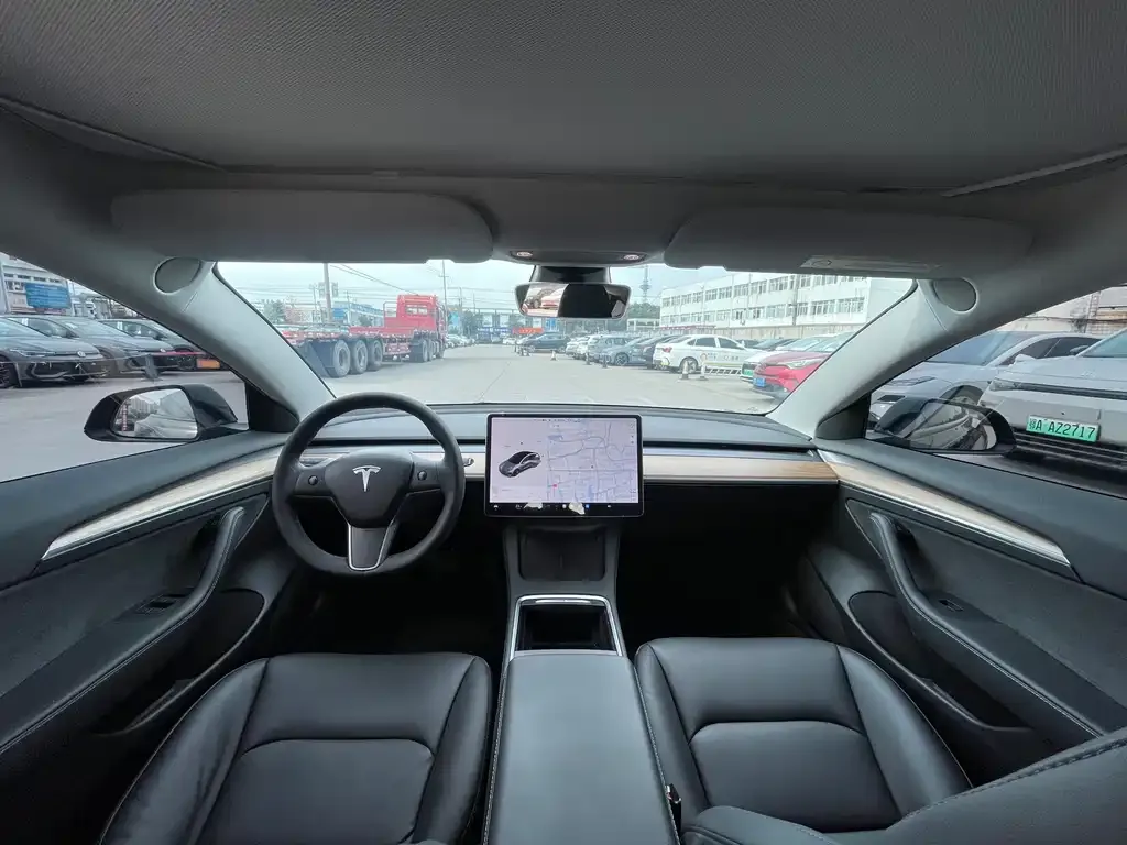 Tesla Model 3 — фото 2