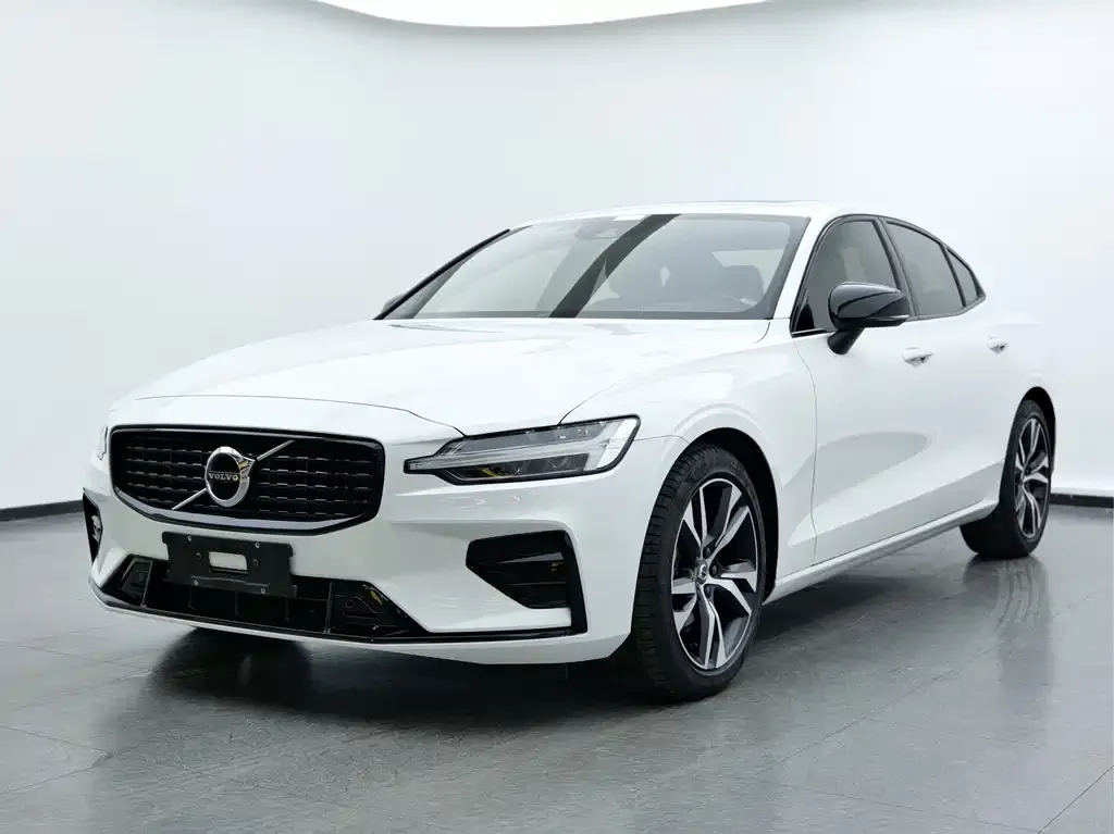 Volvo S60 — фото 1