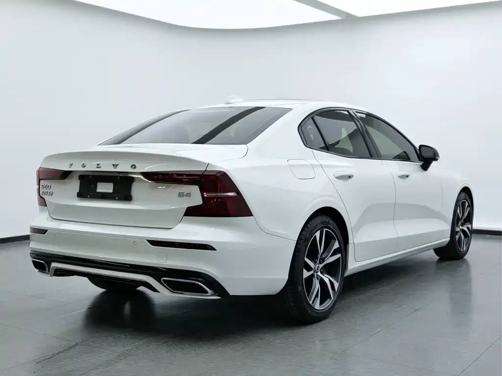 Volvo S60 — фото 4