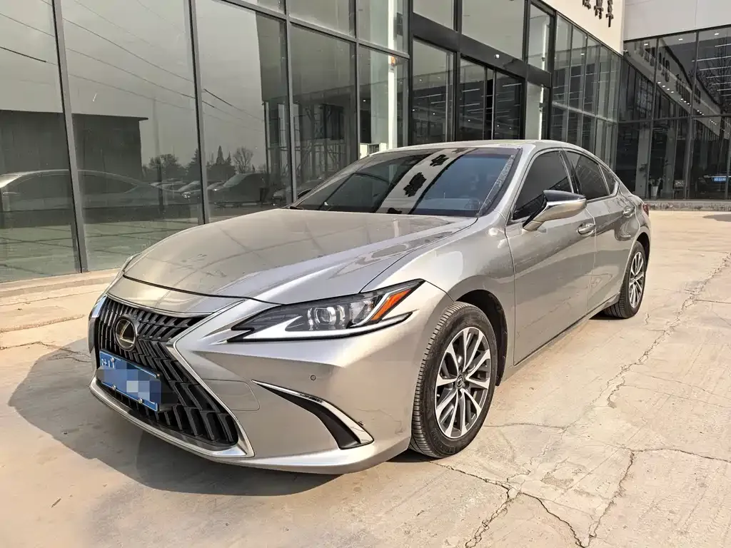 Lexus ES — фото 1
