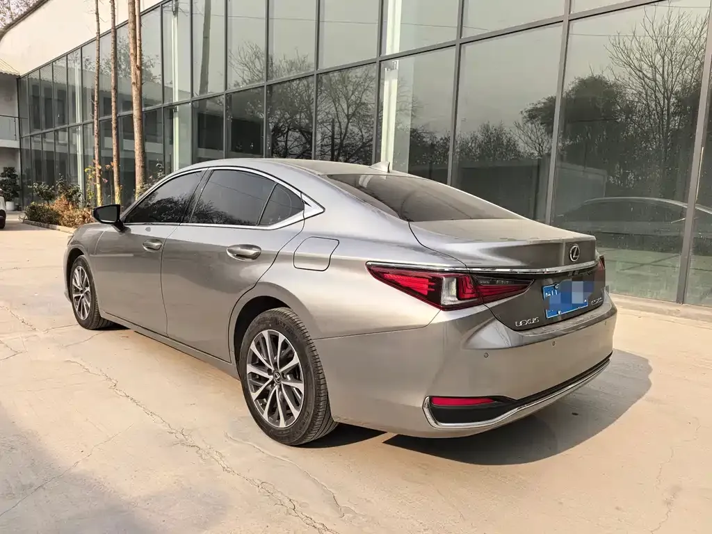 Lexus ES — фото 8