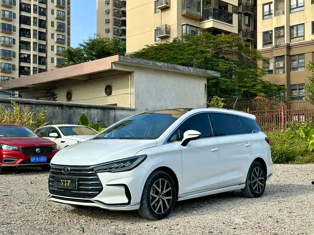 BYD MAX New Energy — фото 1