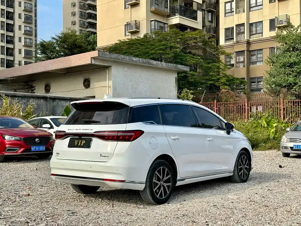 BYD MAX New Energy — фото 4