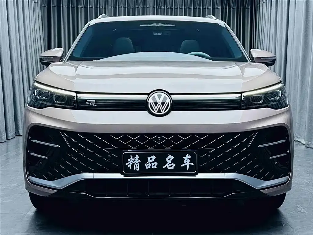 Volkswagen Tiguan L — фото 2