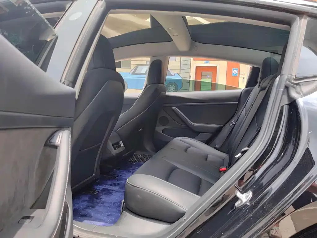Tesla Model 3 — фото 3