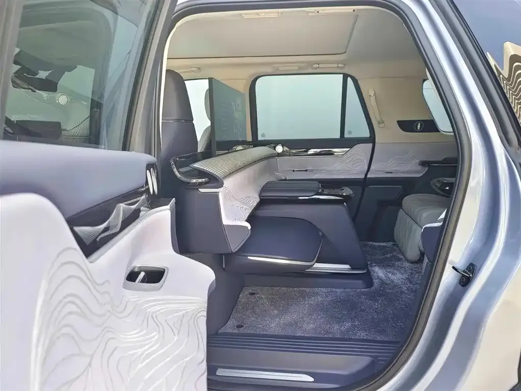 Lincoln Navigator One — фото 10