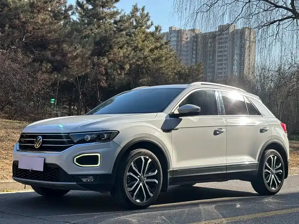Volkswagen T-Roc — фото 1