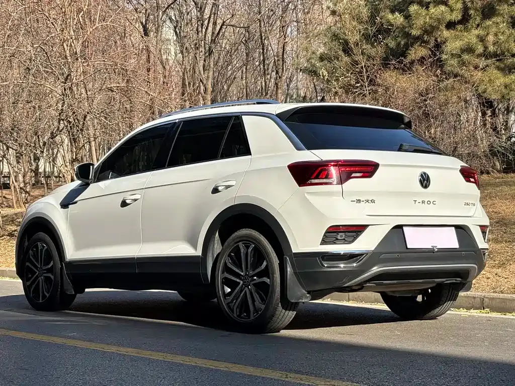 Volkswagen T-Roc — фото 9