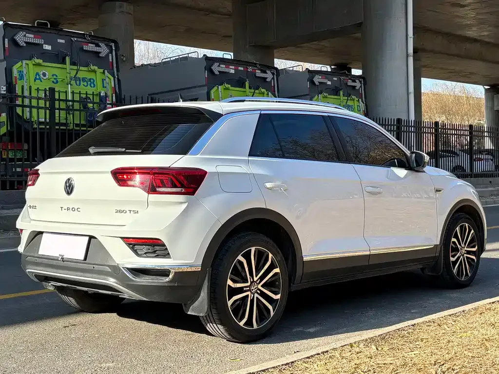 Volkswagen T-Roc — фото 6