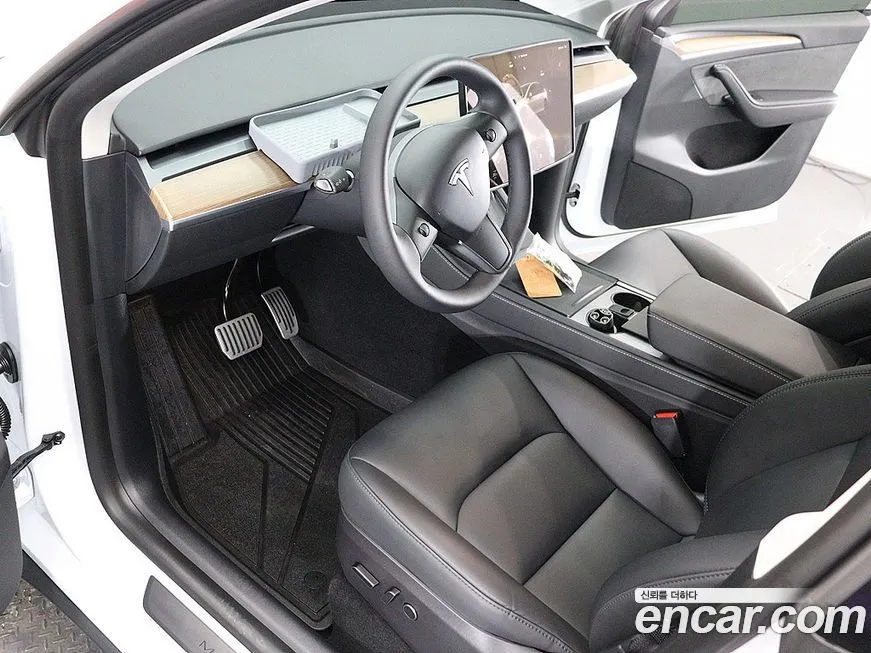 Tesla Model Y — фото 10