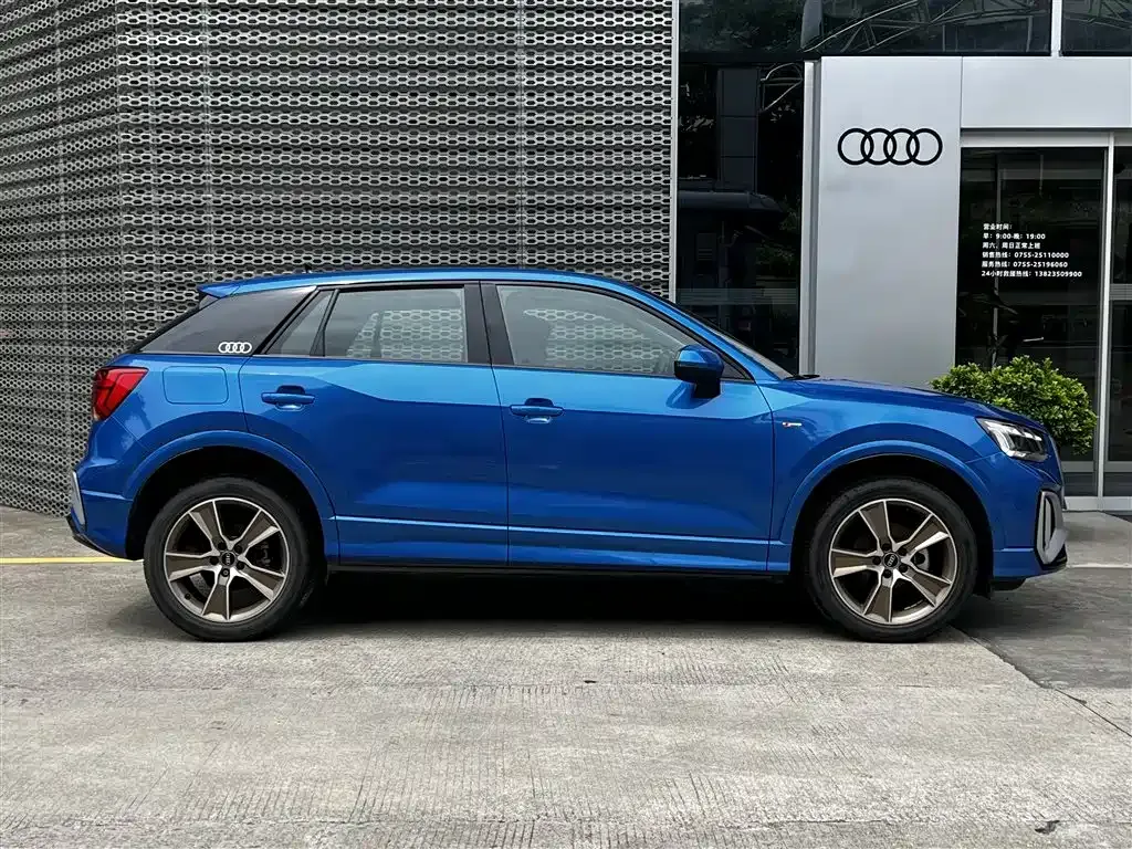 Audi Q2L — фото 9