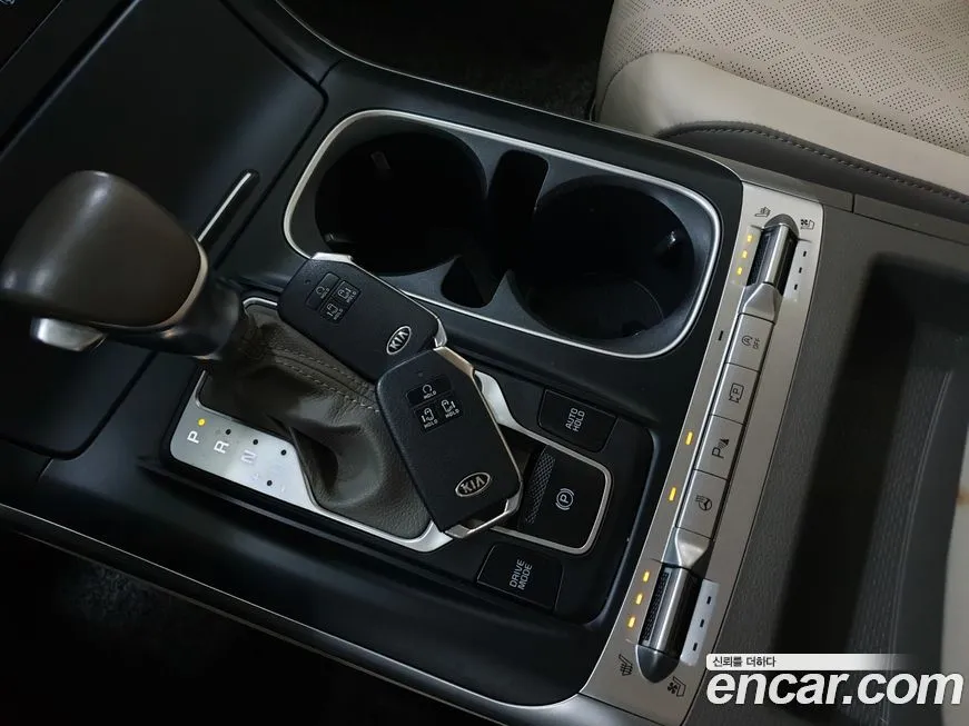 Kia Carnival — фото 10