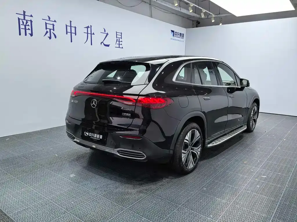 Mercedes-Benz EQE SUV — фото 6