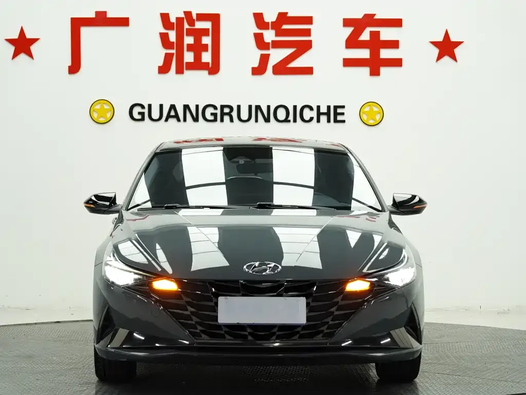 Hyundai Elantra — фото 2
