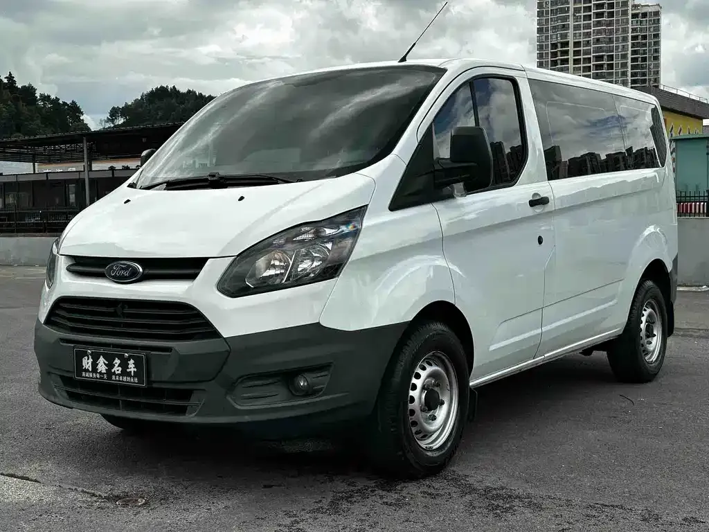 Ford Transit — фото 1