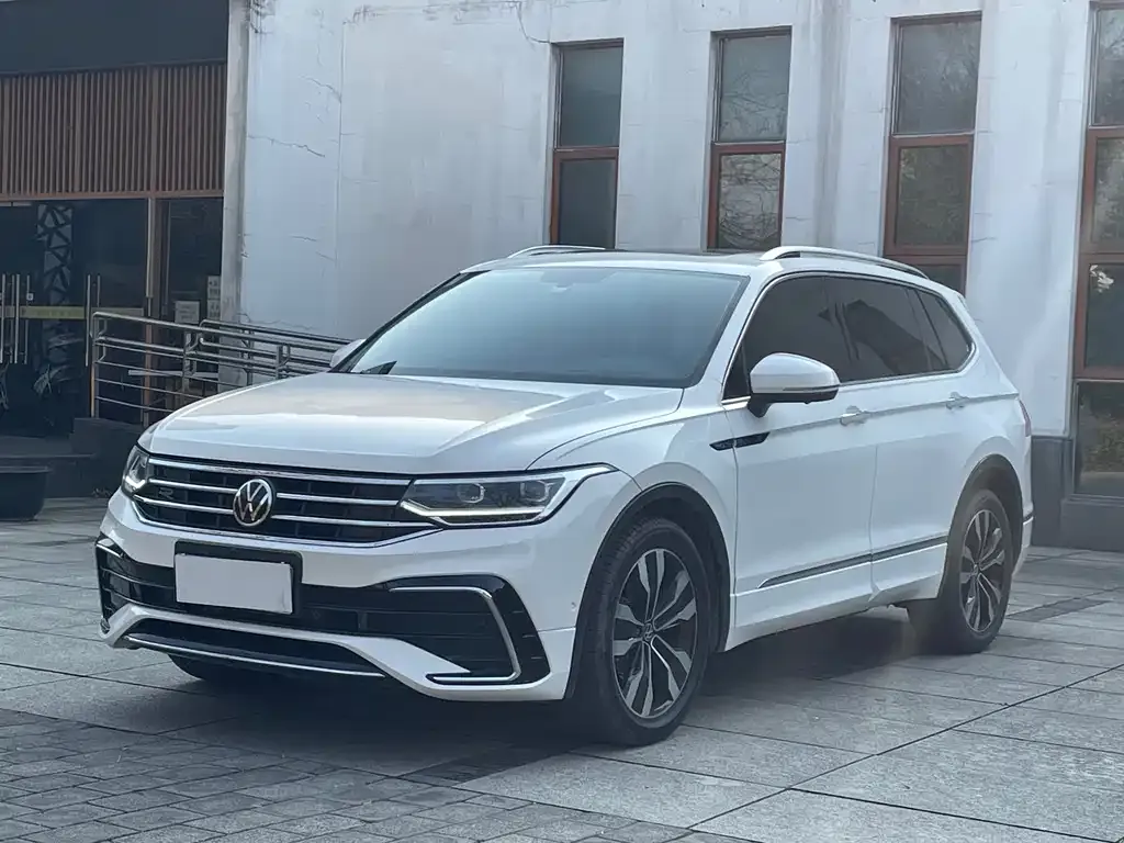 Volkswagen Tiguan L — фото 1