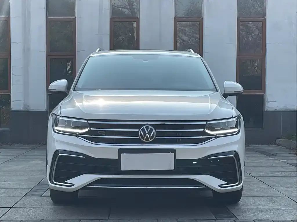 Volkswagen Tiguan L — фото 4