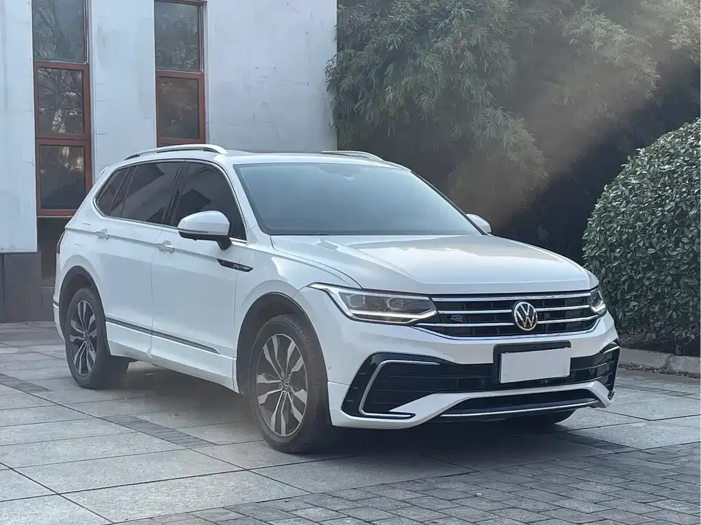 Volkswagen Tiguan L — фото 2