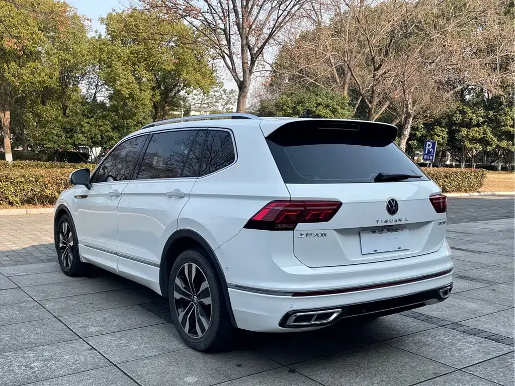 Volkswagen Tiguan L — фото 10