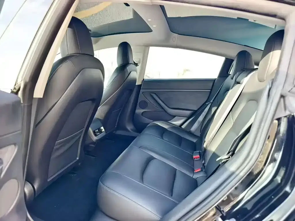 Tesla Model 3 — фото 4