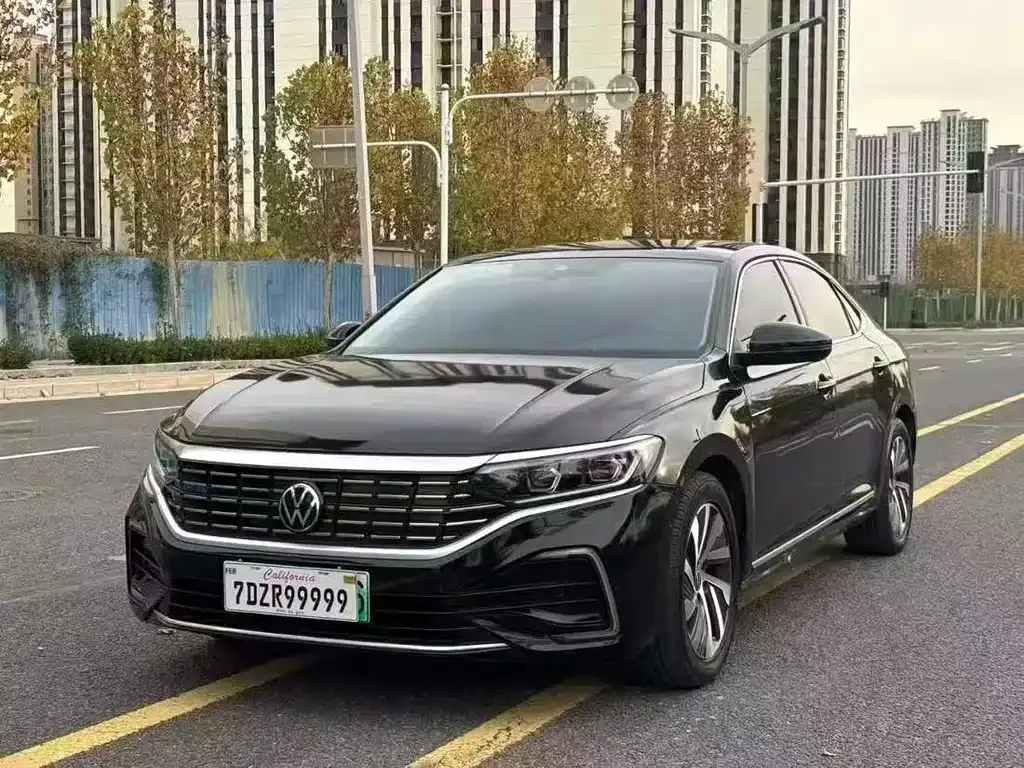 Volkswagen Passat New Energy — фото 1