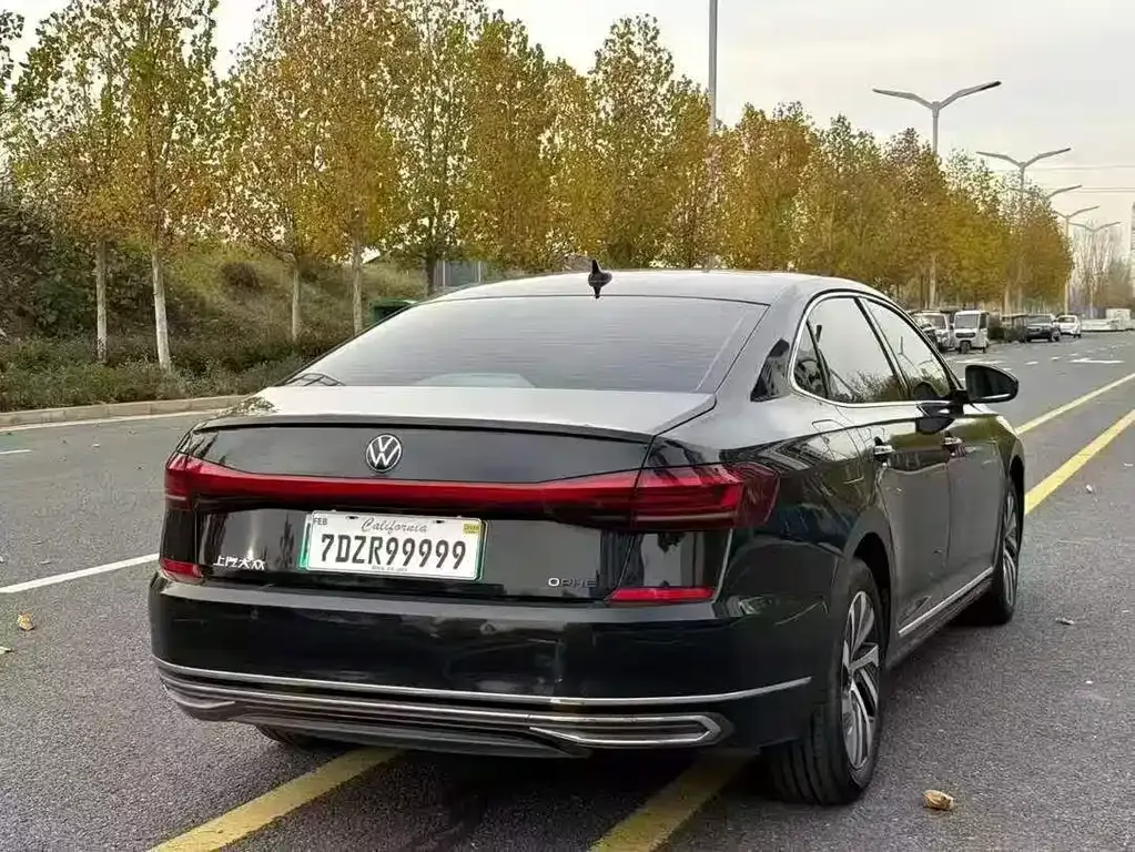 Volkswagen Passat New Energy — фото 9