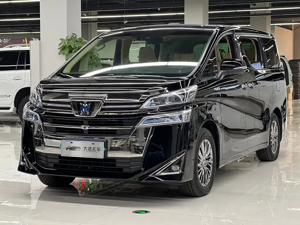 Toyota Vellfire — фото 1