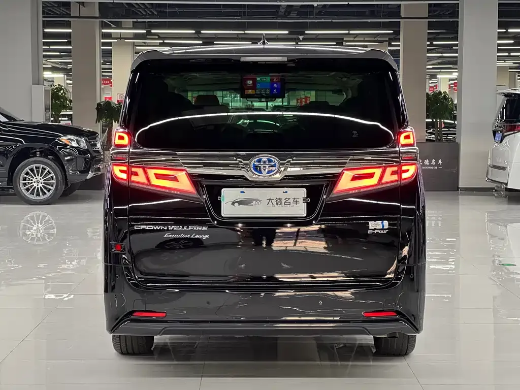 Toyota Vellfire — фото 7