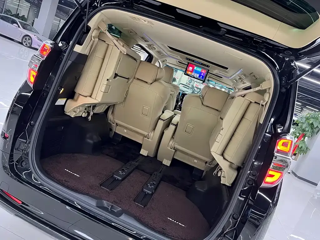 Toyota Vellfire — фото 8