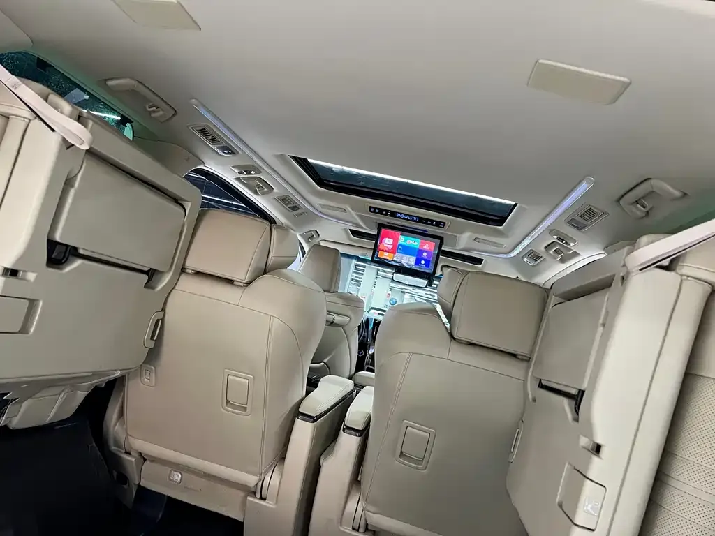 Toyota Vellfire — фото 3