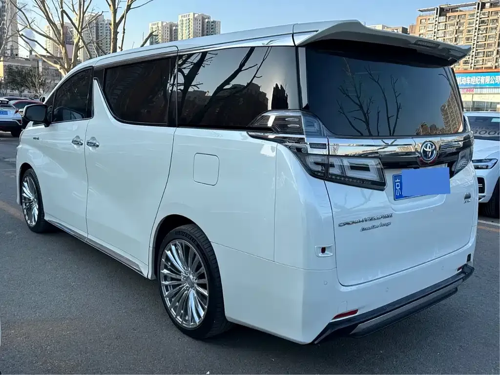 Toyota Vellfire — фото 8