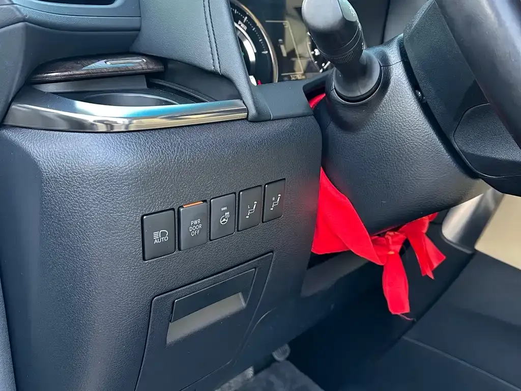 Toyota Vellfire — фото 10