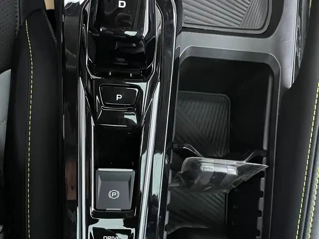 Geely Binyue — фото 10